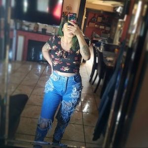 28” very Distressed vintage high waist jeans